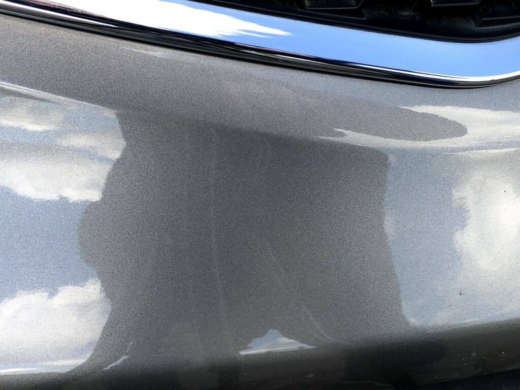 Ren lak efter aftørring af fugleklat Ren lak efter aftørring af fugleklat