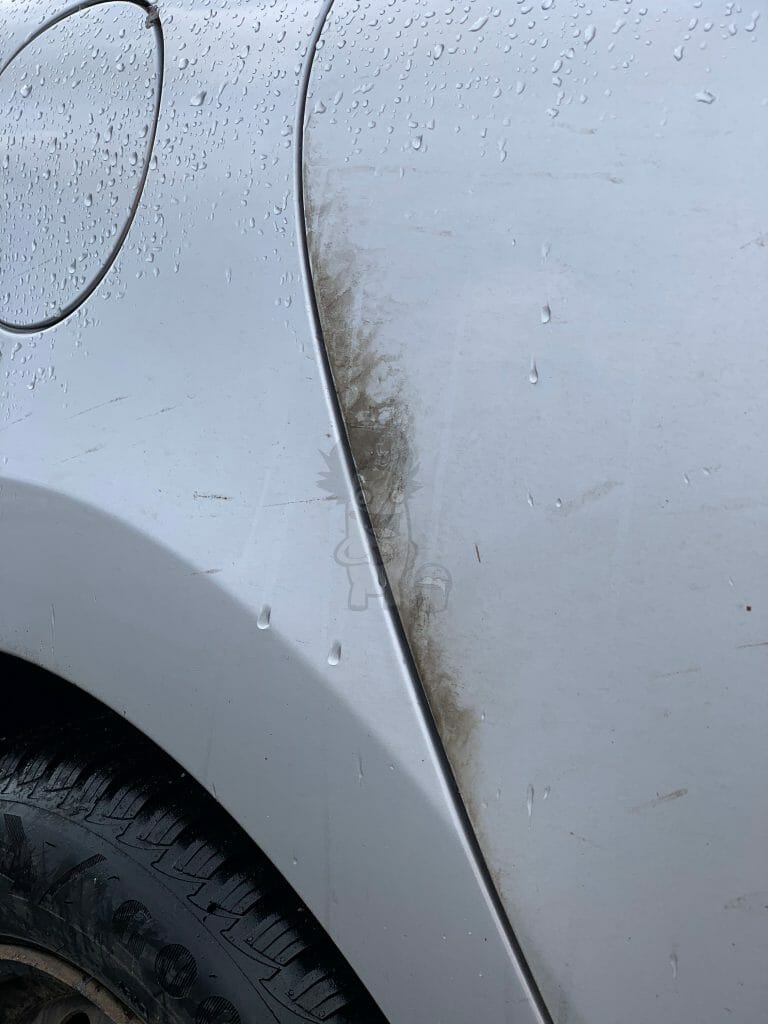 Beskidt bildør før Auto Glanz Brute Beskidt bildør før Auto Glanz Brute